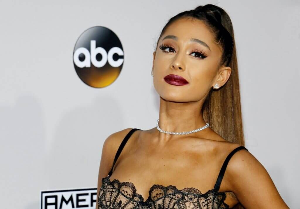 Ariana Grande at 2016 American Music Awards