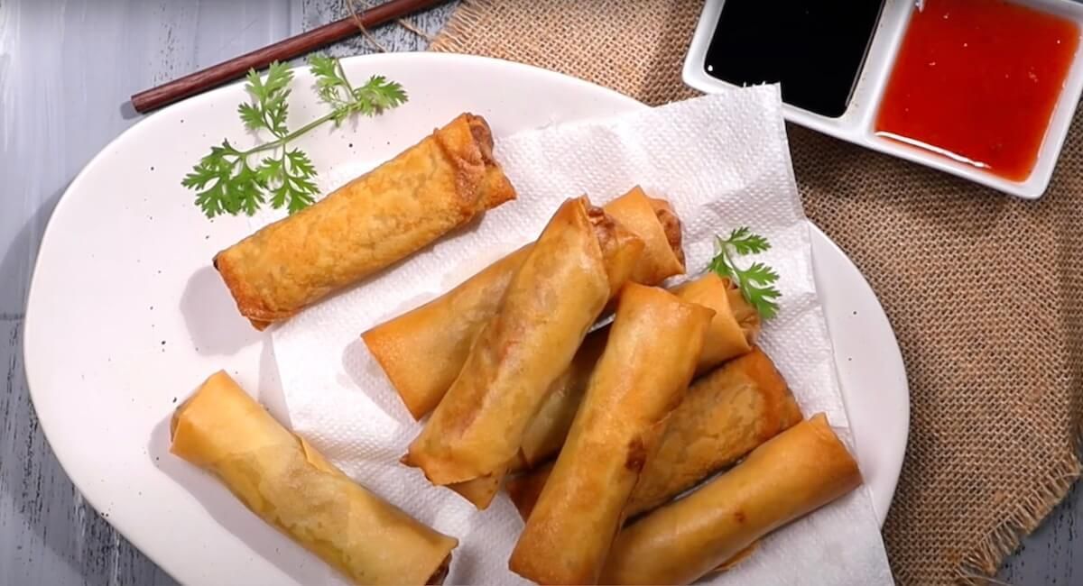 delicious crunchy vegan spring rolls