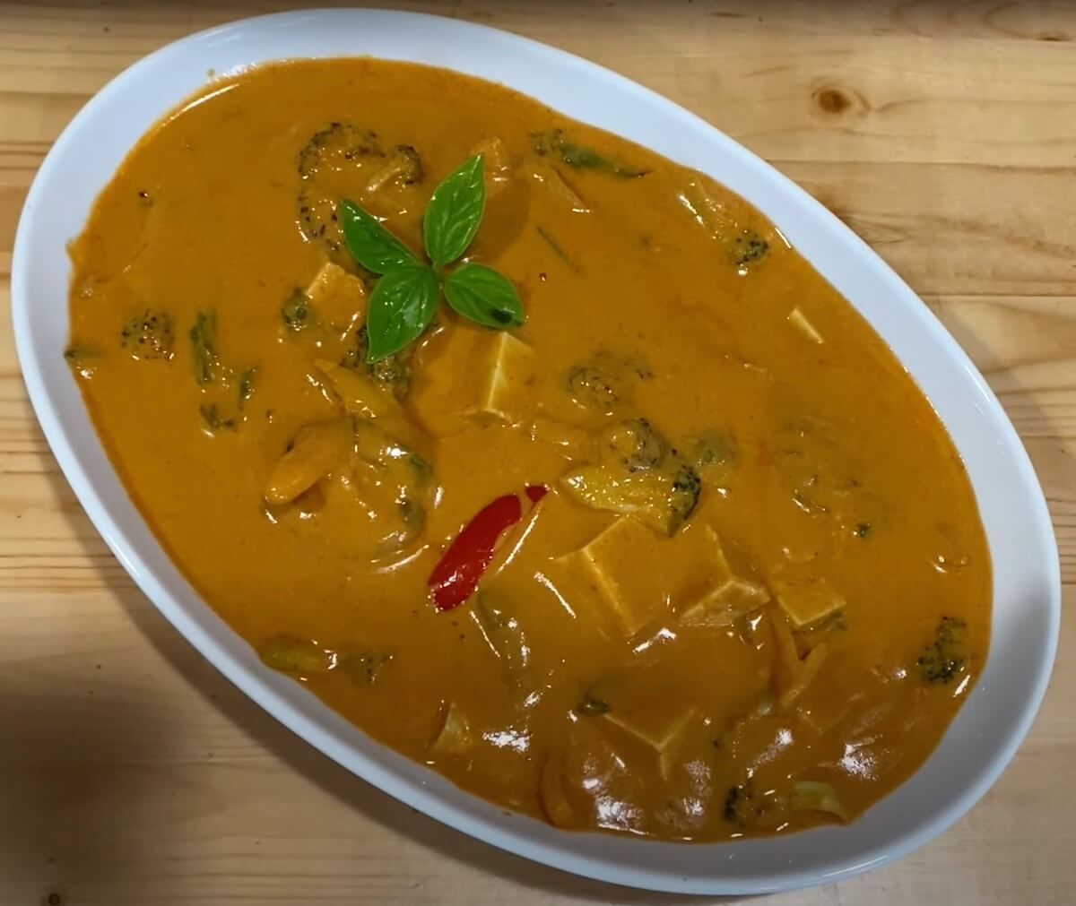 vegan red curry in three easy steps