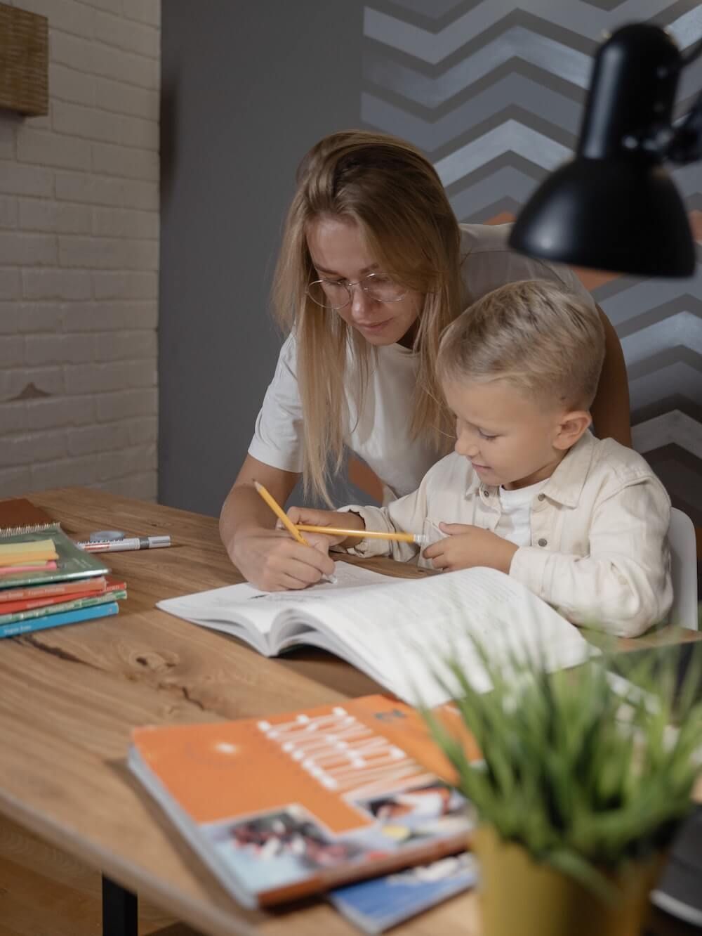 pros and cons of homeschooling your child in Fort Worth, TX pros and cons of homeschooling your child in Fort Worth, TX