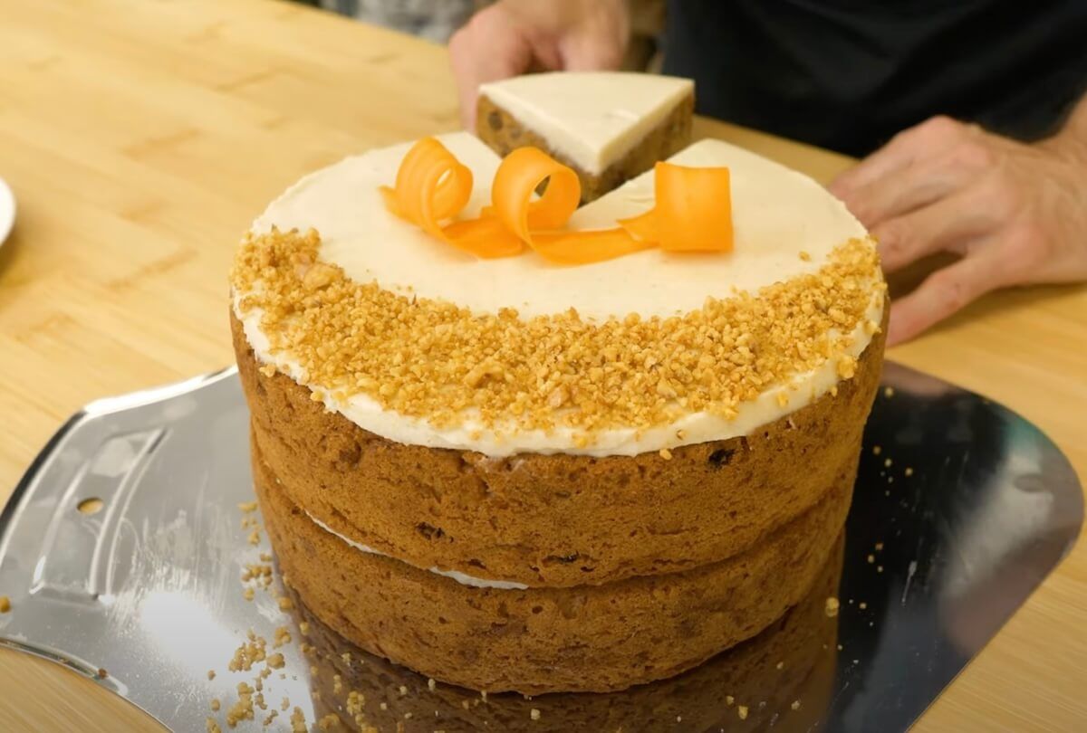 this raw vegan carrot cake with cashew frosting recipe is now my life