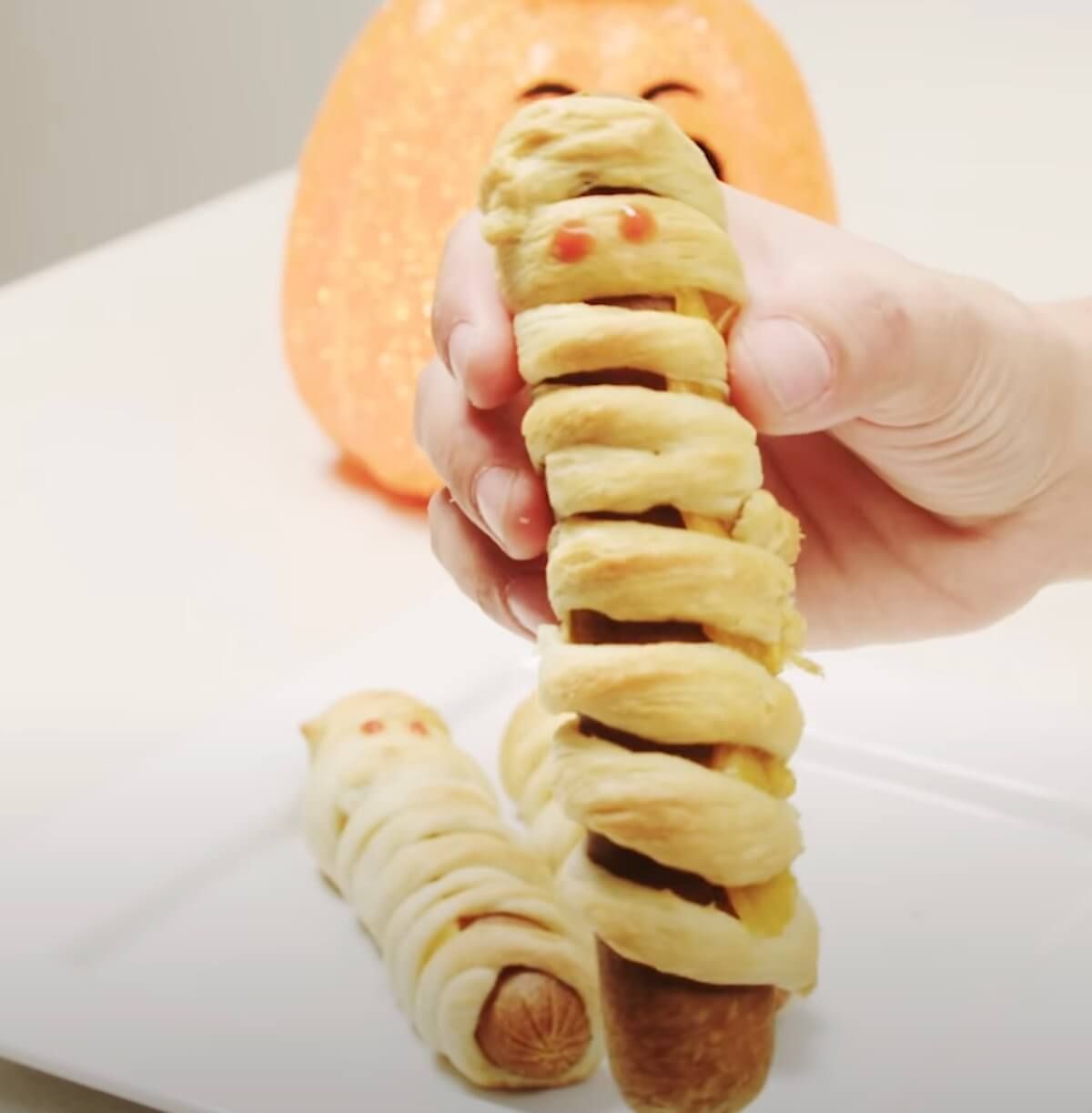 vegan ‘mummy’ veggie dogs for halloween